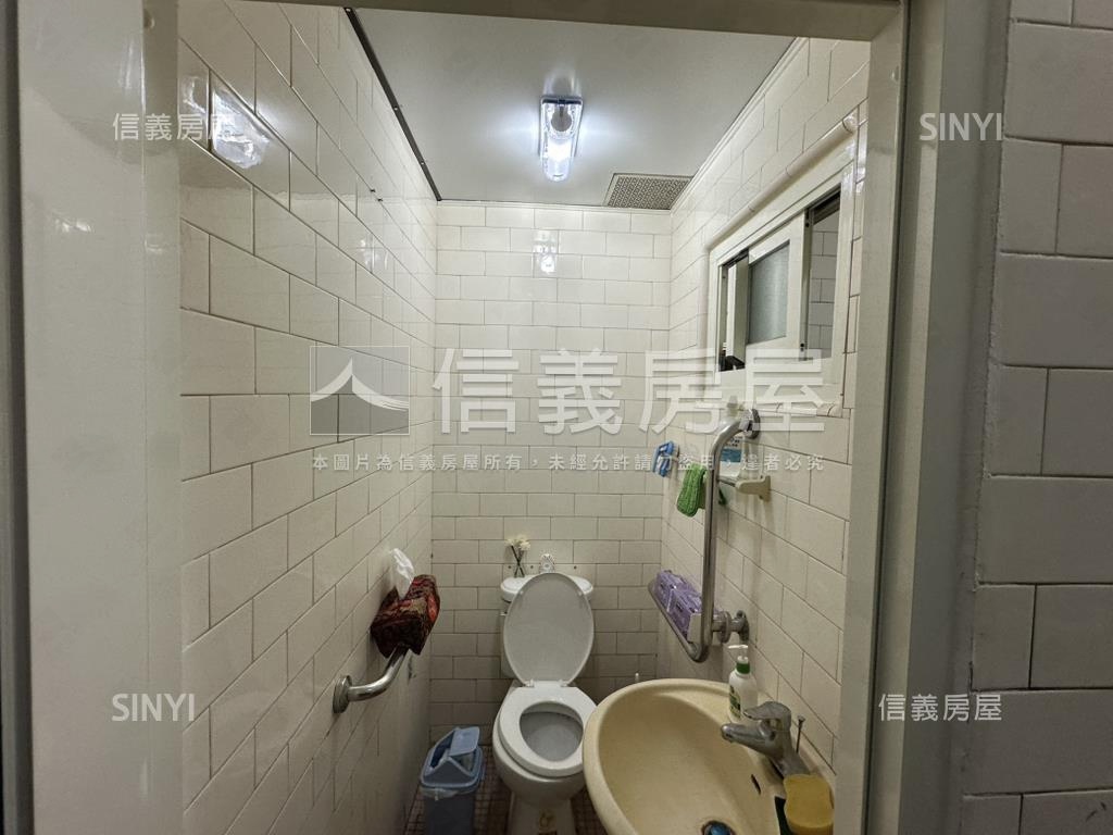 後驛近捷運邊間角店房屋室內格局與周邊環境