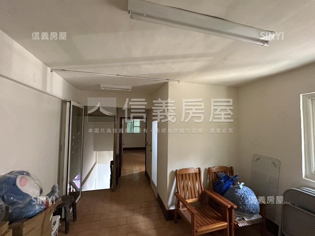 後驛近捷運邊間角店房屋室內格局與周邊環境