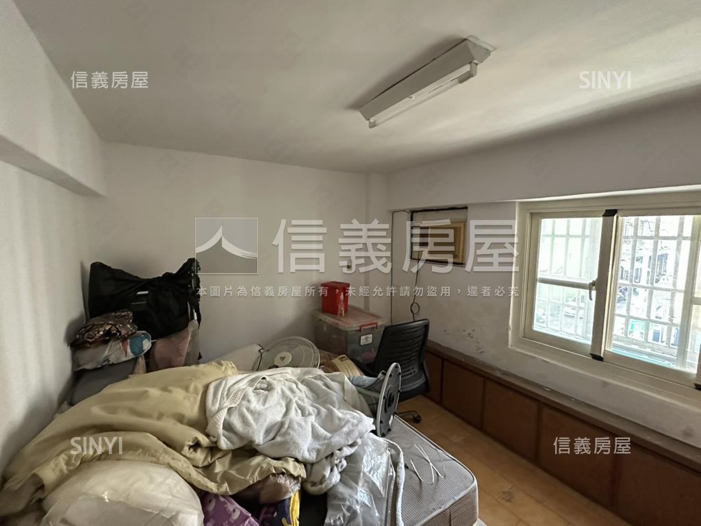 後驛近捷運邊間角店房屋室內格局與周邊環境