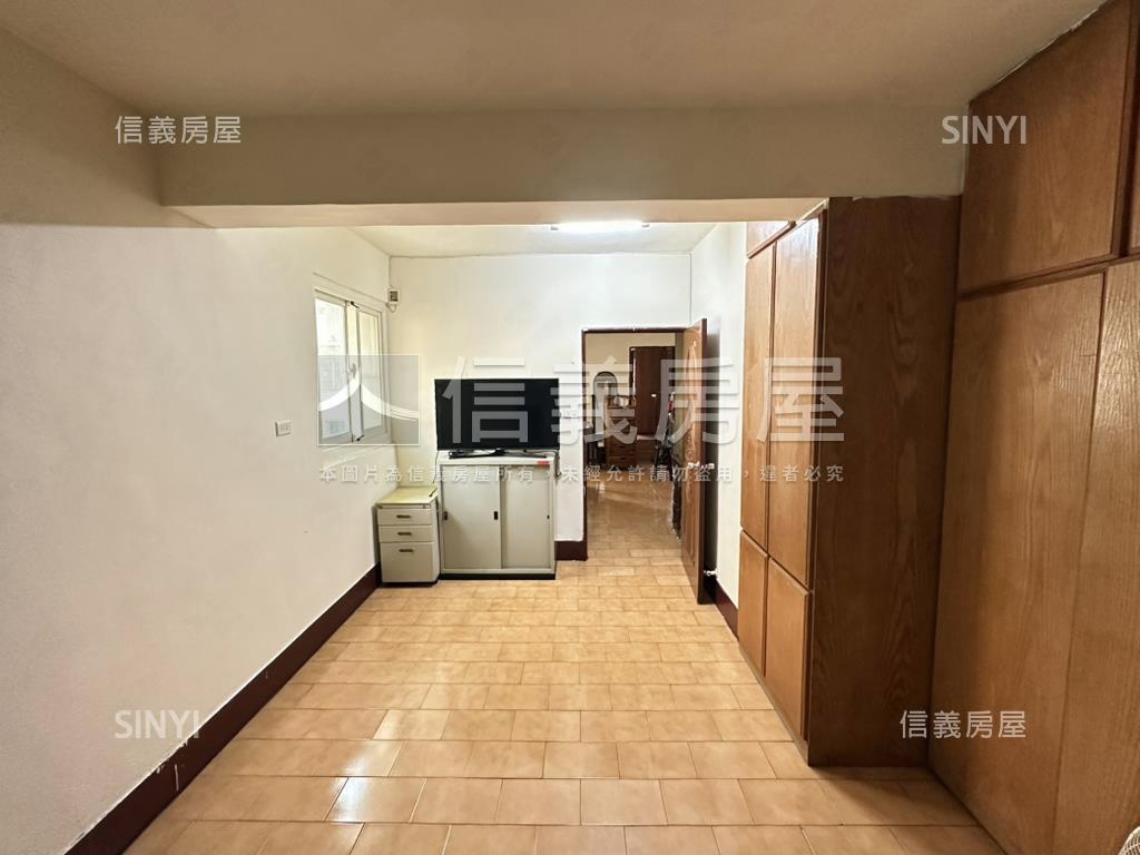 後驛近捷運邊間角店房屋室內格局與周邊環境