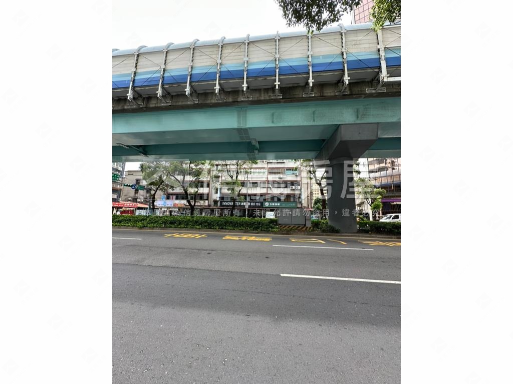 伊邸高樓翱翔景觀車位三房房屋室內格局與周邊環境