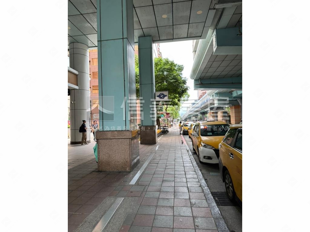 伊邸高樓翱翔景觀車位三房房屋室內格局與周邊環境