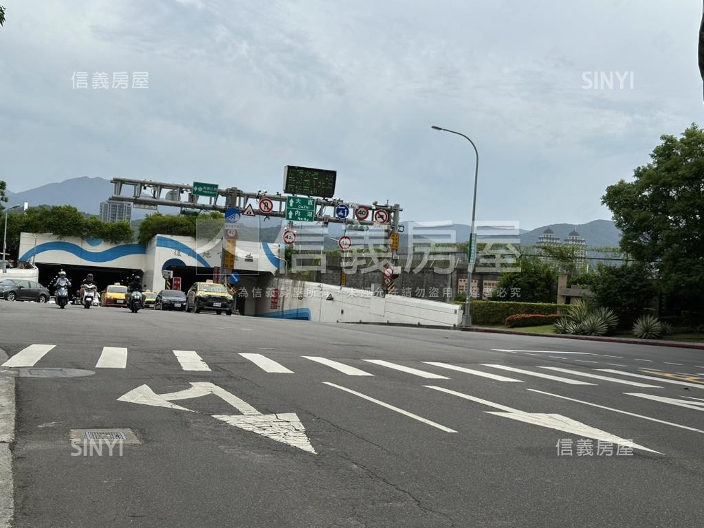 伊邸高樓翱翔景觀車位三房房屋室內格局與周邊環境