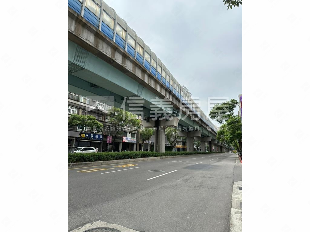 伊邸高樓翱翔景觀車位三房房屋室內格局與周邊環境