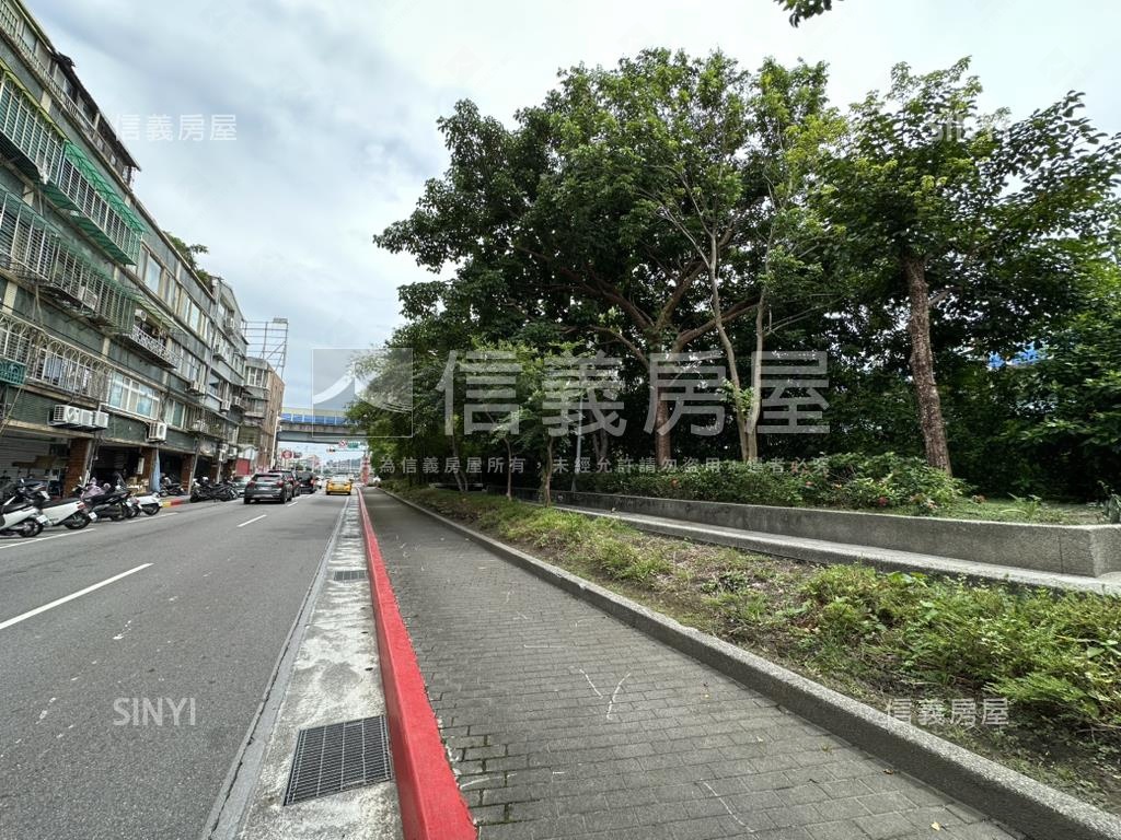 伊邸高樓翱翔景觀車位三房房屋室內格局與周邊環境