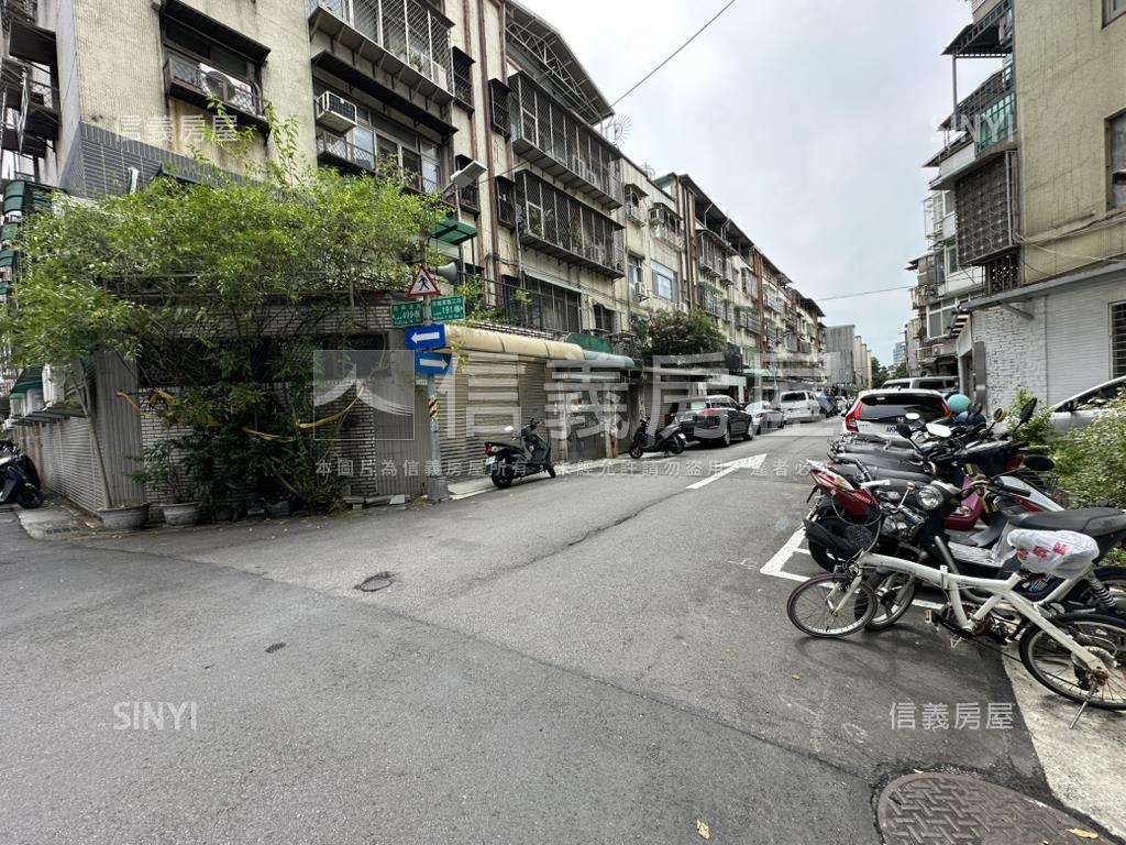 伊邸高樓翱翔景觀車位三房房屋室內格局與周邊環境