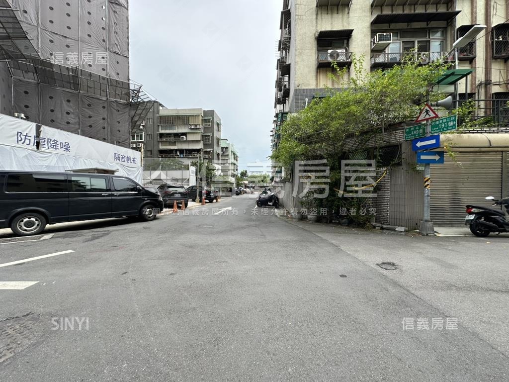 伊邸高樓翱翔景觀車位三房房屋室內格局與周邊環境