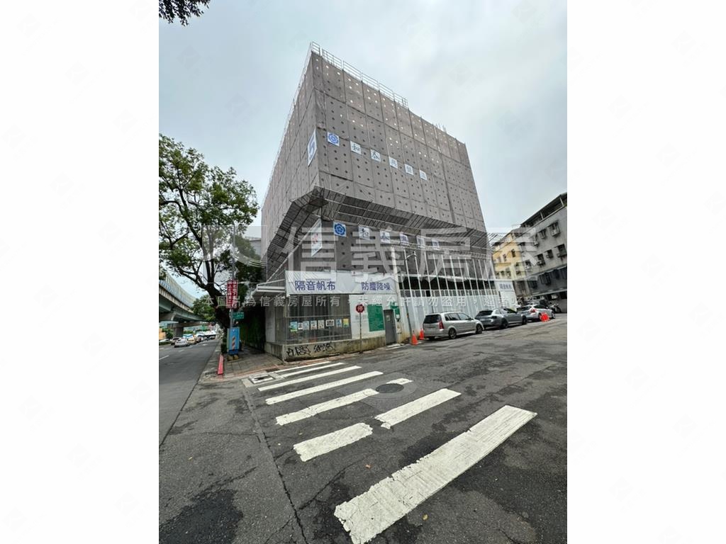 伊邸高樓翱翔景觀車位三房房屋室內格局與周邊環境