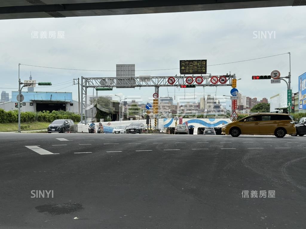 伊邸高樓翱翔景觀車位三房房屋室內格局與周邊環境