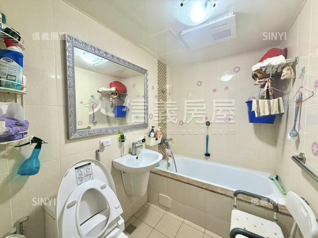 稀有釋出天琴景觀三房車位房屋室內格局與周邊環境