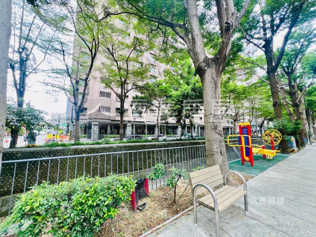 逢甲路四房車位美屋房屋室內格局與周邊環境