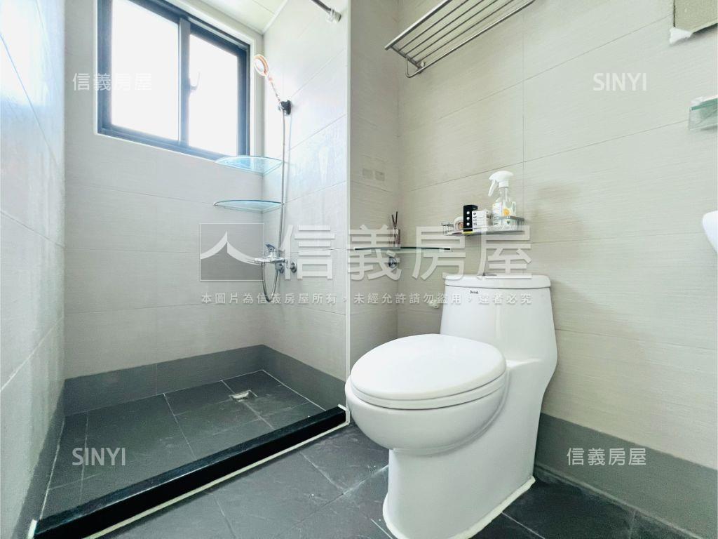 摩登世紀２兩房平車房屋室內格局與周邊環境