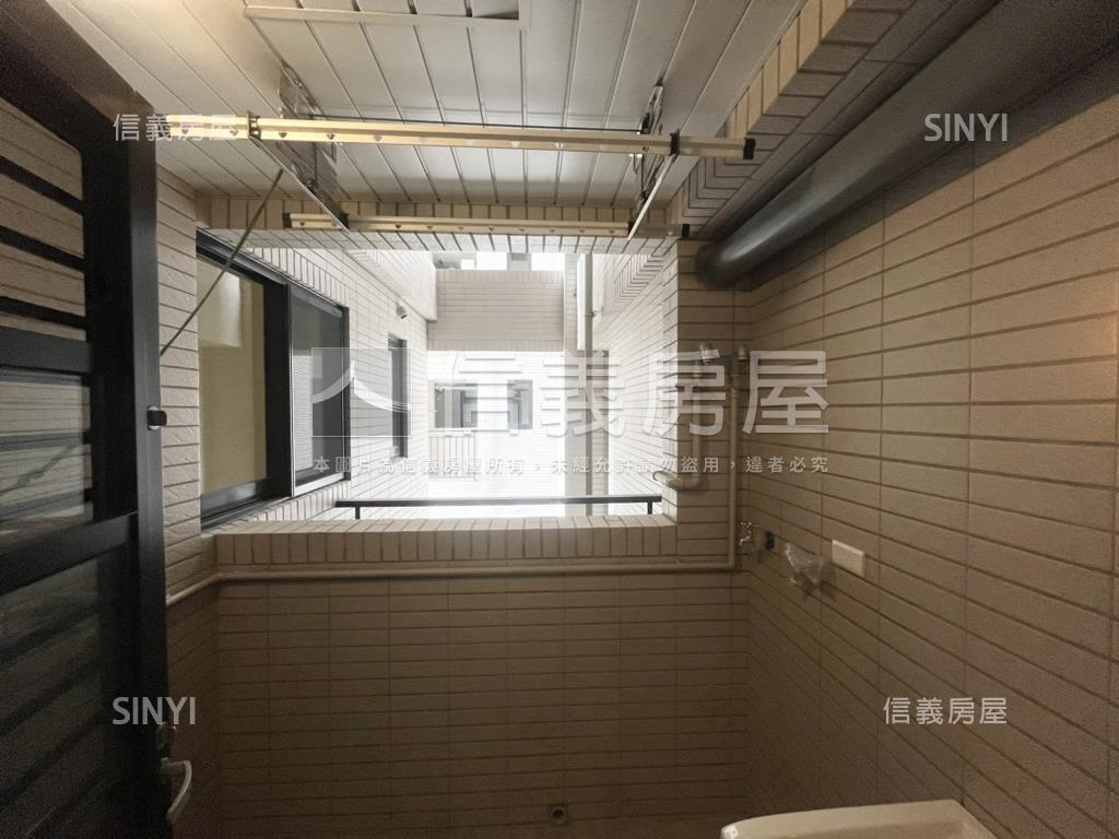 菁科２朝南三房先看這間棒房屋室內格局與周邊環境