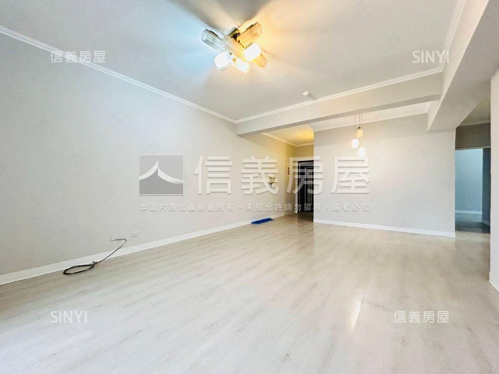 專任景觀河岸三房附車位房屋室內格局與周邊環境