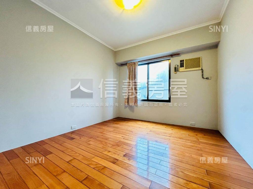 專任景觀河岸三房附車位房屋室內格局與周邊環境