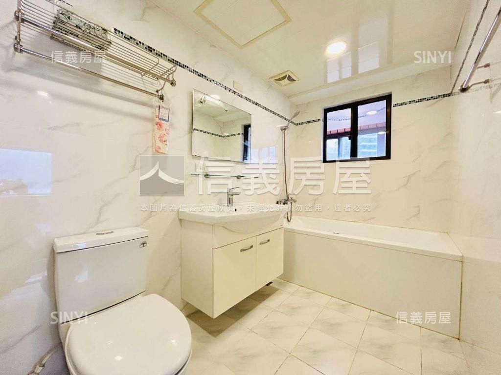 專任景觀河岸三房附車位房屋室內格局與周邊環境