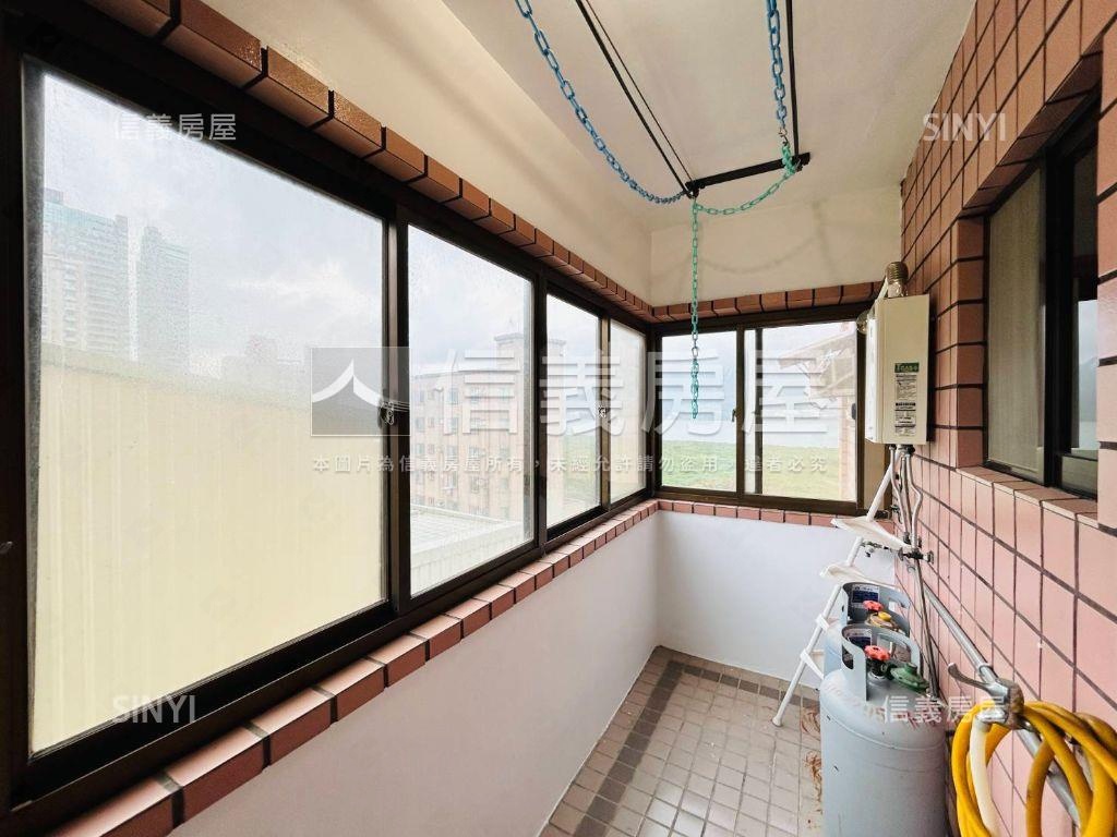 專任景觀河岸三房附車位房屋室內格局與周邊環境