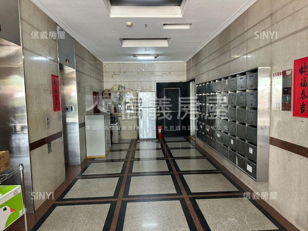 專任景觀河岸三房附車位房屋室內格局與周邊環境