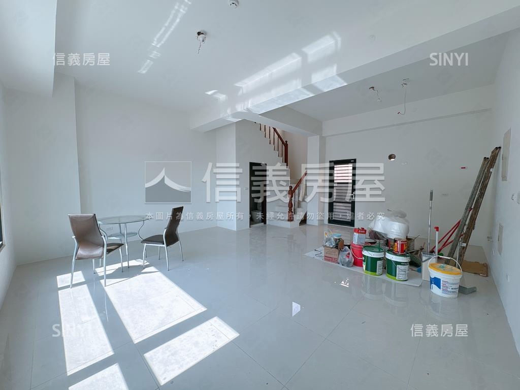 全新完工朝南臨路邊間墅Ａ房屋室內格局與周邊環境
