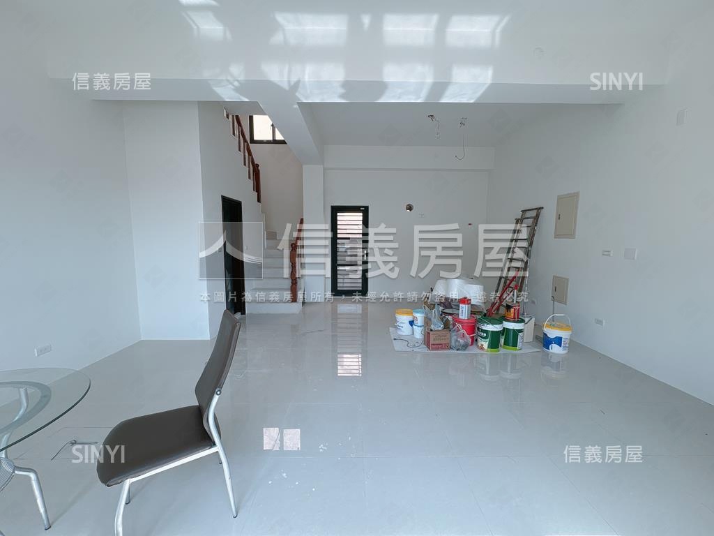 全新完工朝南臨路邊間墅Ａ房屋室內格局與周邊環境
