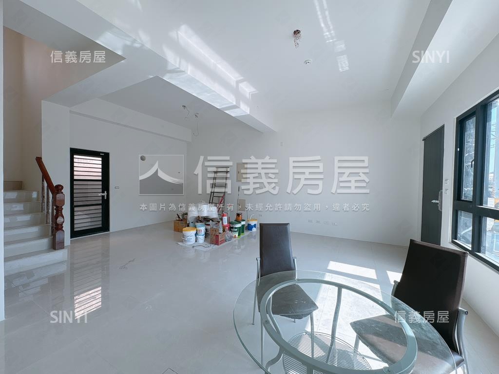 全新完工朝南臨路邊間墅Ａ房屋室內格局與周邊環境