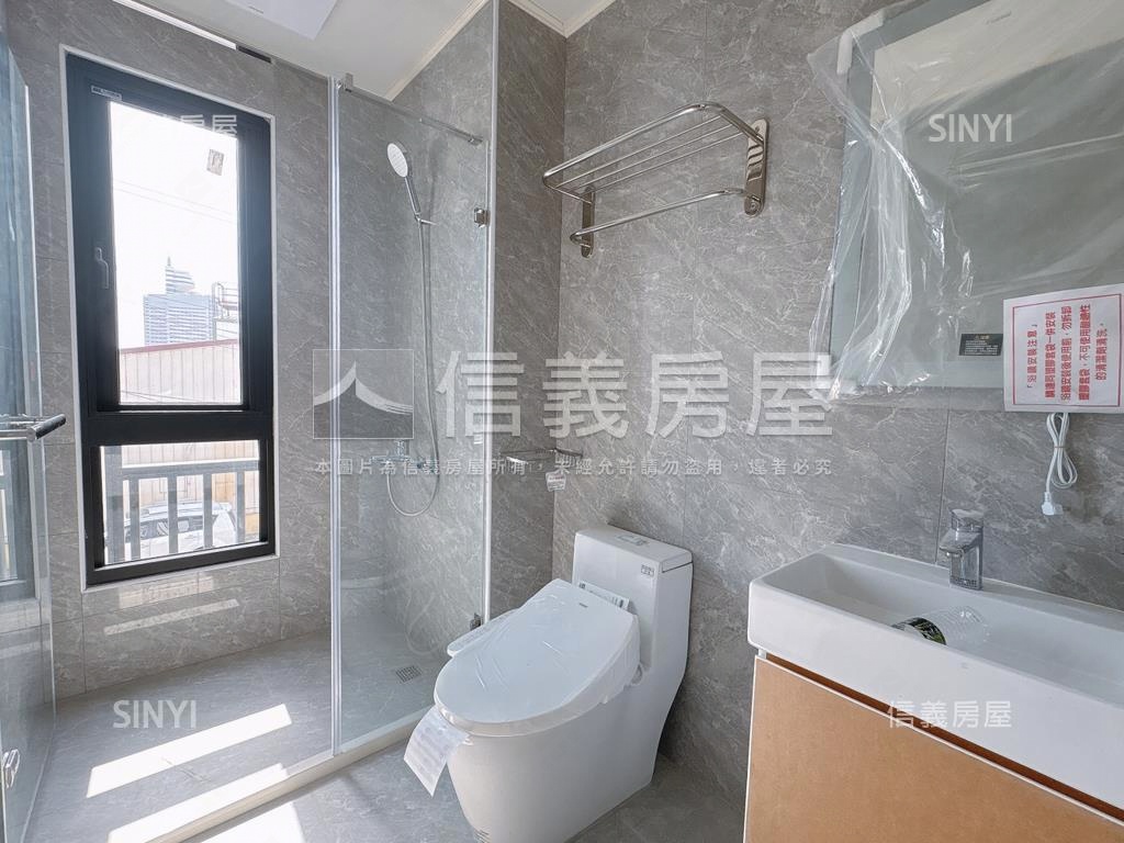 全新完工朝南臨路邊間墅Ａ房屋室內格局與周邊環境