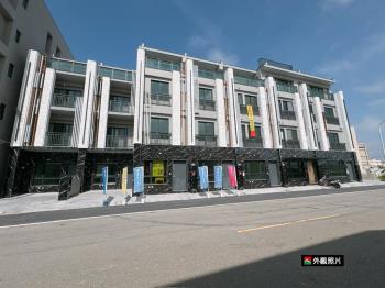 全新完工朝南臨路邊間墅Ａ