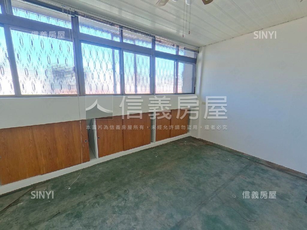 約五米面寬前院方便停車墅房屋室內格局與周邊環境