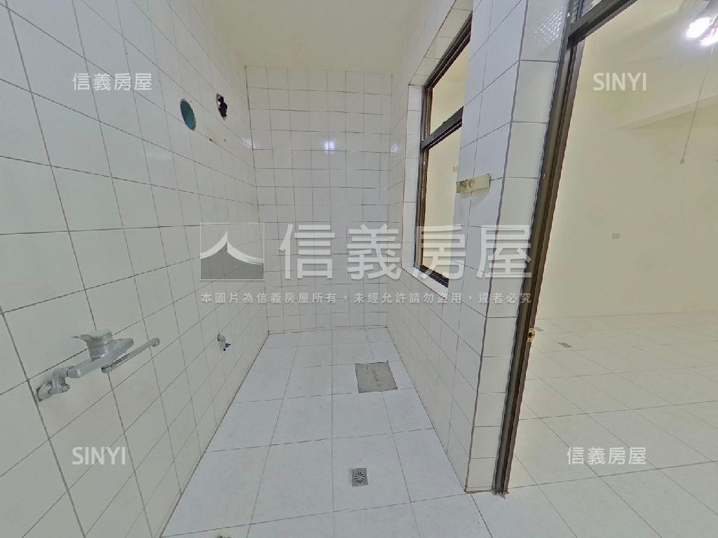 約五米面寬前院方便停車墅房屋室內格局與周邊環境