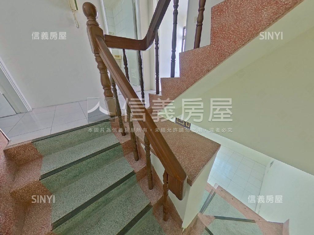 約五米面寬前院方便停車墅房屋室內格局與周邊環境