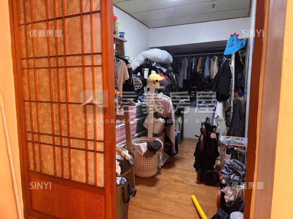 次頂樓河景美兩房房屋室內格局與周邊環境