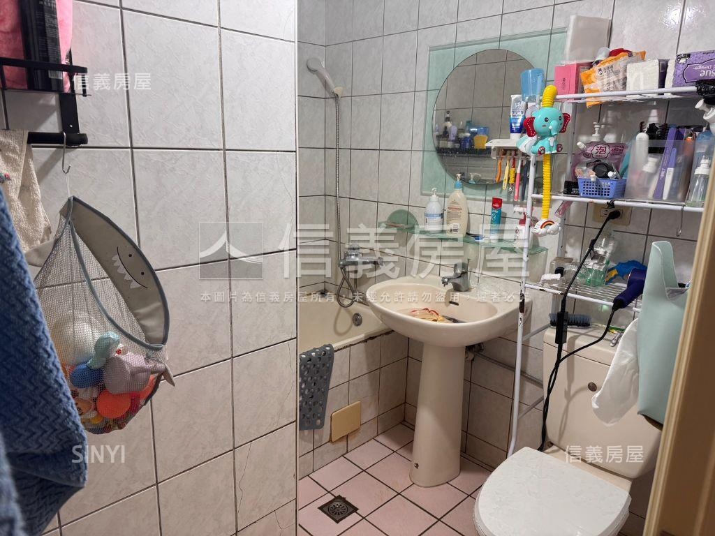 次頂樓河景美兩房房屋室內格局與周邊環境