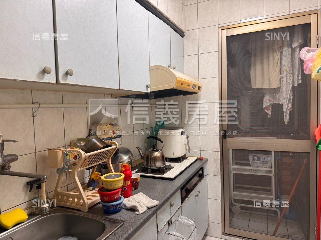 次頂樓河景美兩房房屋室內格局與周邊環境