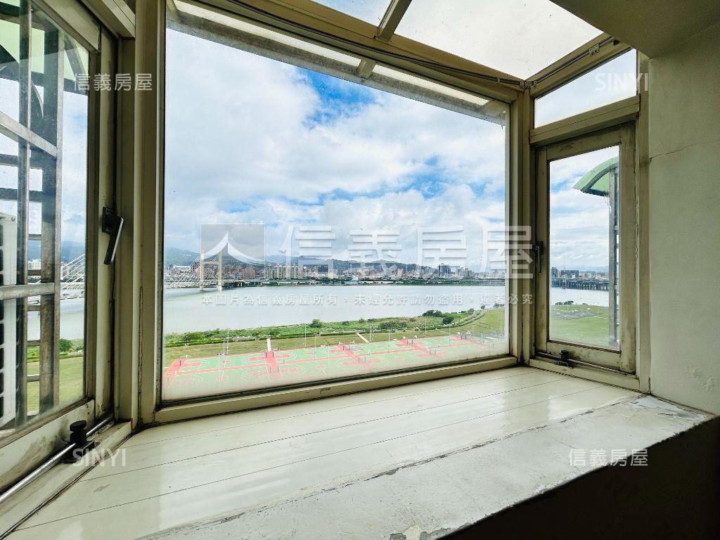 稀有次頂樓電梯河景美兩房房屋室內格局與周邊環境