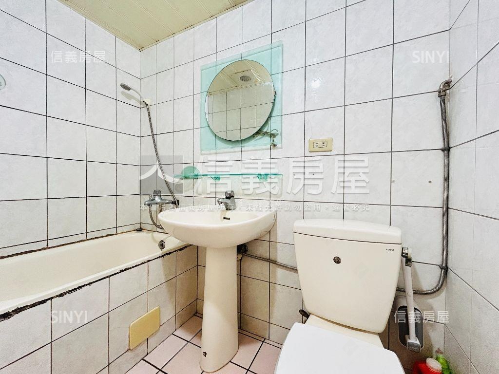 稀有次頂樓電梯河景美兩房房屋室內格局與周邊環境