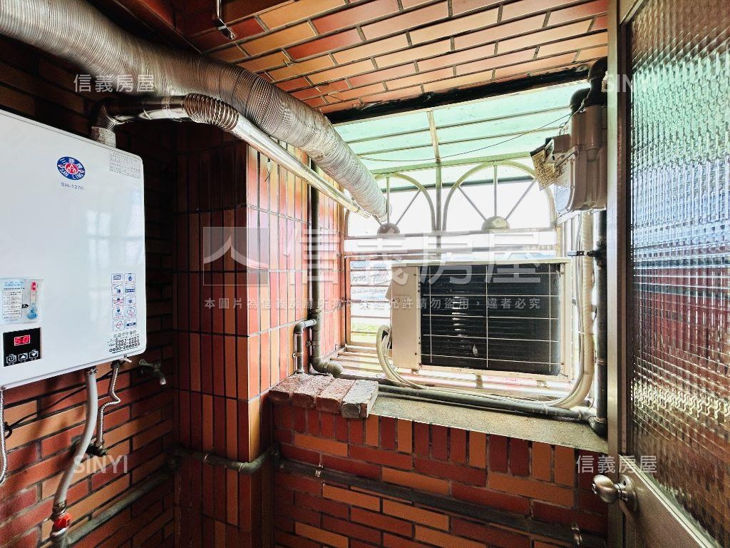 稀有次頂樓電梯河景美兩房房屋室內格局與周邊環境