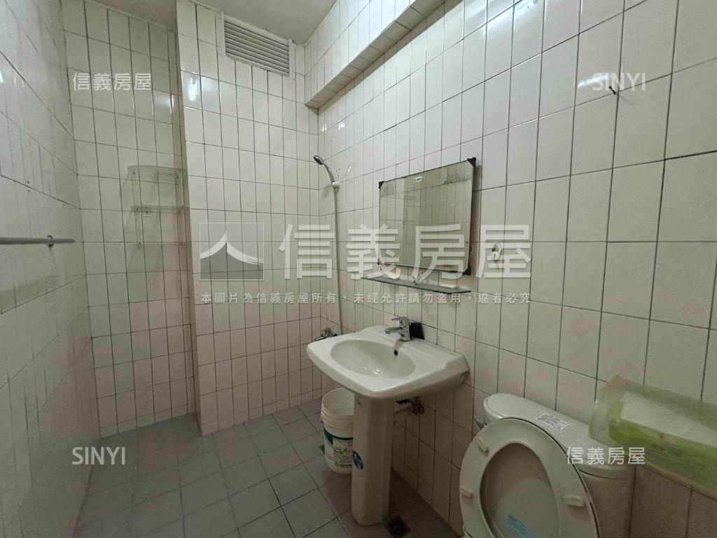 陽明學區正路透天店面房屋室內格局與周邊環境