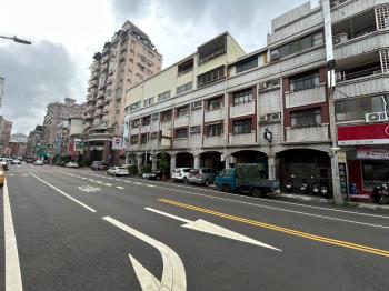 陽明學區正路透天店面