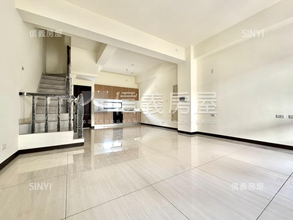 清泉崗全新未住精美別墅房屋室內格局與周邊環境