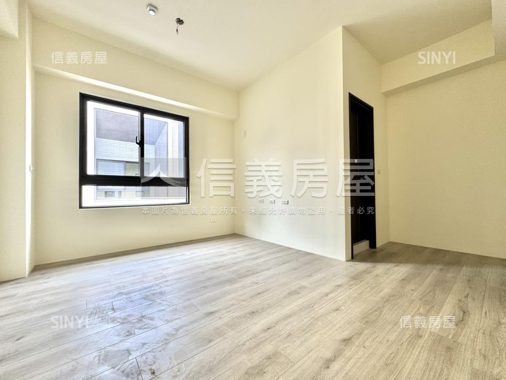 清泉崗全新未住精美別墅房屋室內格局與周邊環境