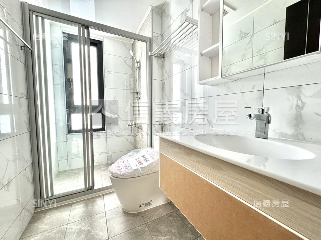 清泉崗全新未住精美別墅房屋室內格局與周邊環境