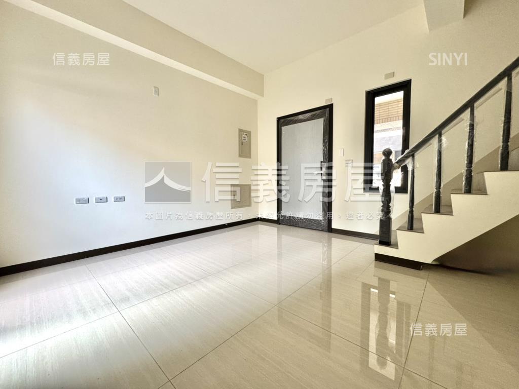 清泉崗全新未住精美別墅房屋室內格局與周邊環境