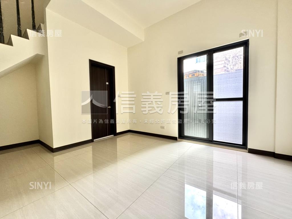 清泉崗全新未住精美別墅房屋室內格局與周邊環境