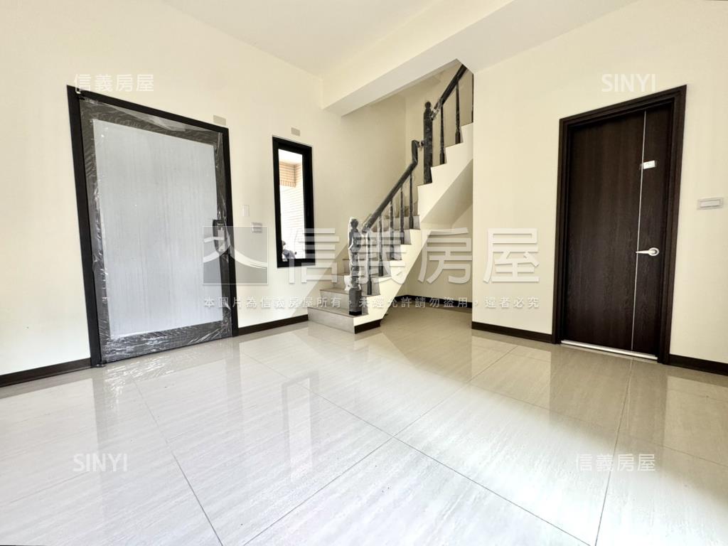 清泉崗全新未住精美別墅房屋室內格局與周邊環境