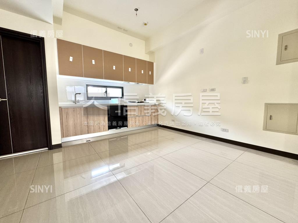 清泉崗全新未住精美別墅房屋室內格局與周邊環境