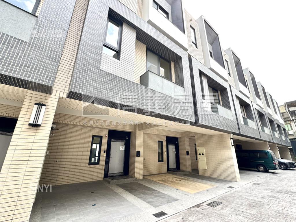 清泉崗全新未住精美別墅房屋室內格局與周邊環境