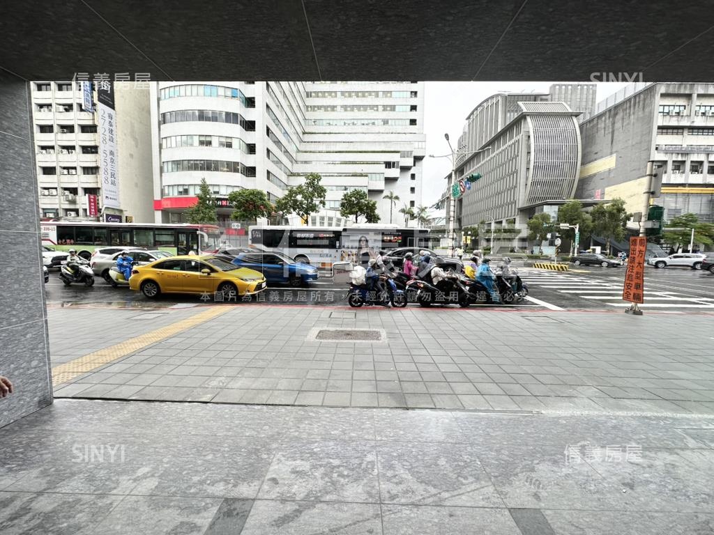 敦北南京臨路小巨蛋旁店面房屋室內格局與周邊環境