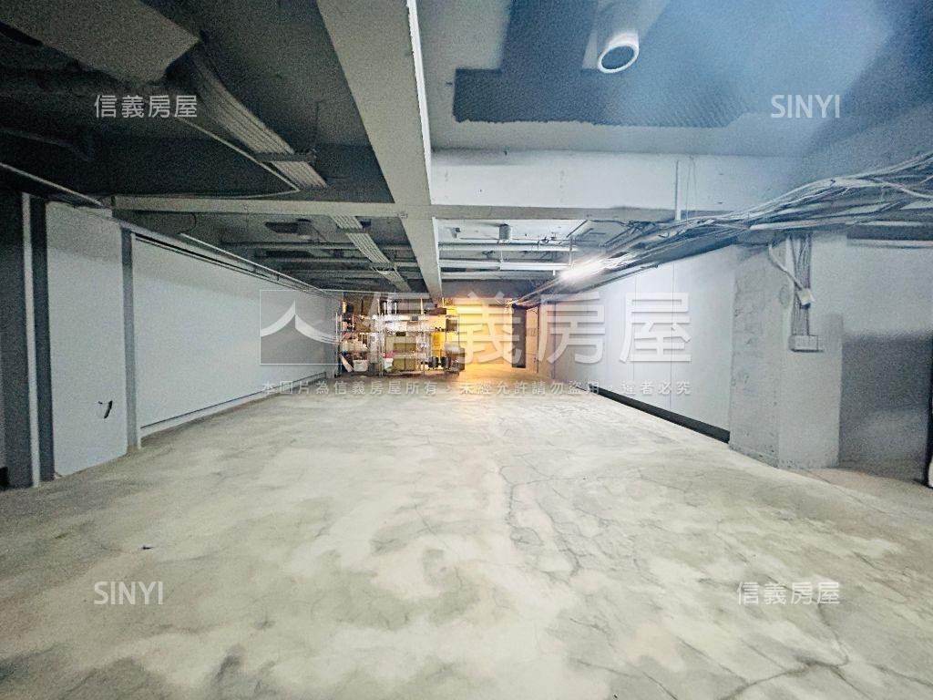 東區大安路角間金店房屋室內格局與周邊環境