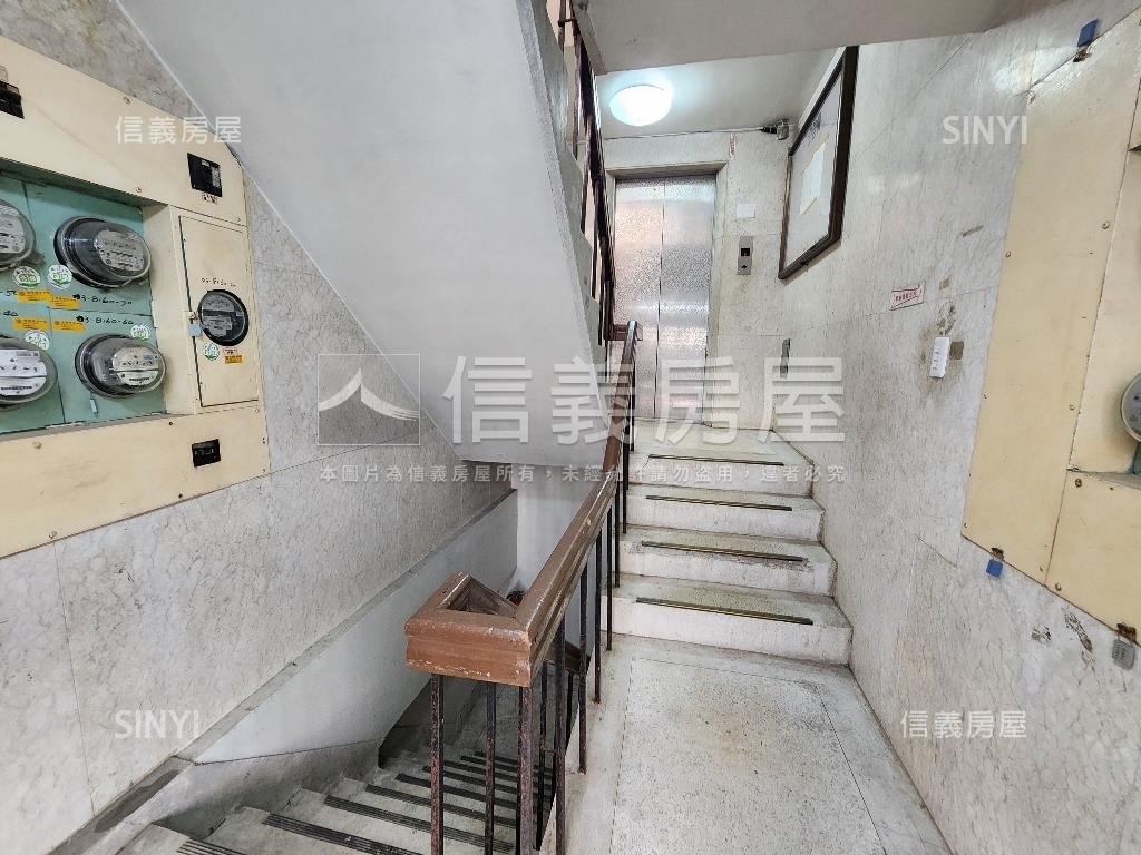 捷運公園３房前後陽台房屋室內格局與周邊環境