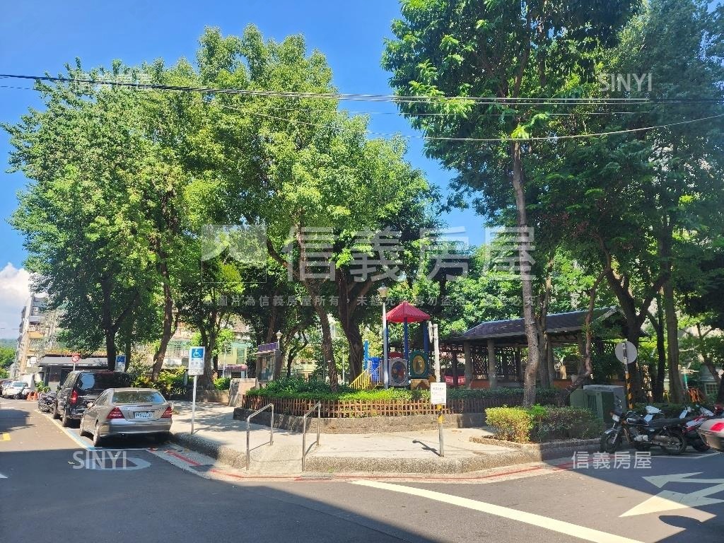 捷運公園３房前後陽台房屋室內格局與周邊環境